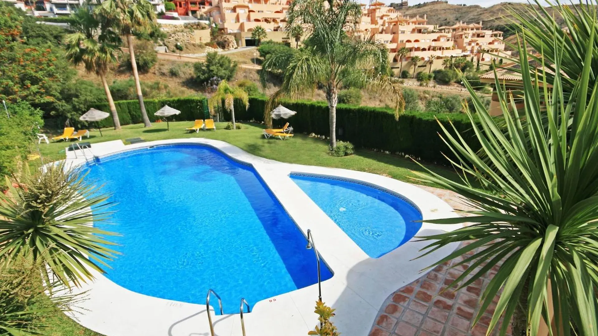מיחאס קוסטה 3 Bedroom Penthouse Apartment In Calahonda
