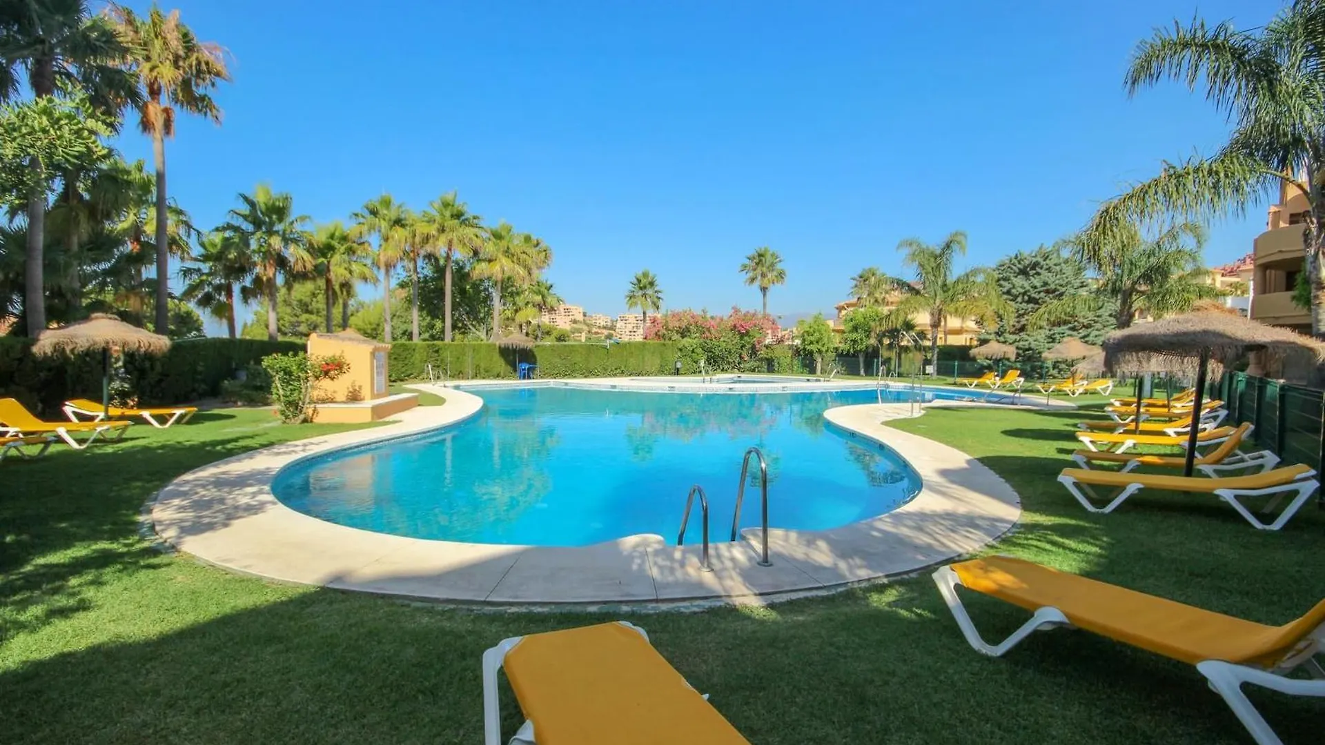 מיחאס קוסטה 3 Bedroom Penthouse Apartment In Calahonda