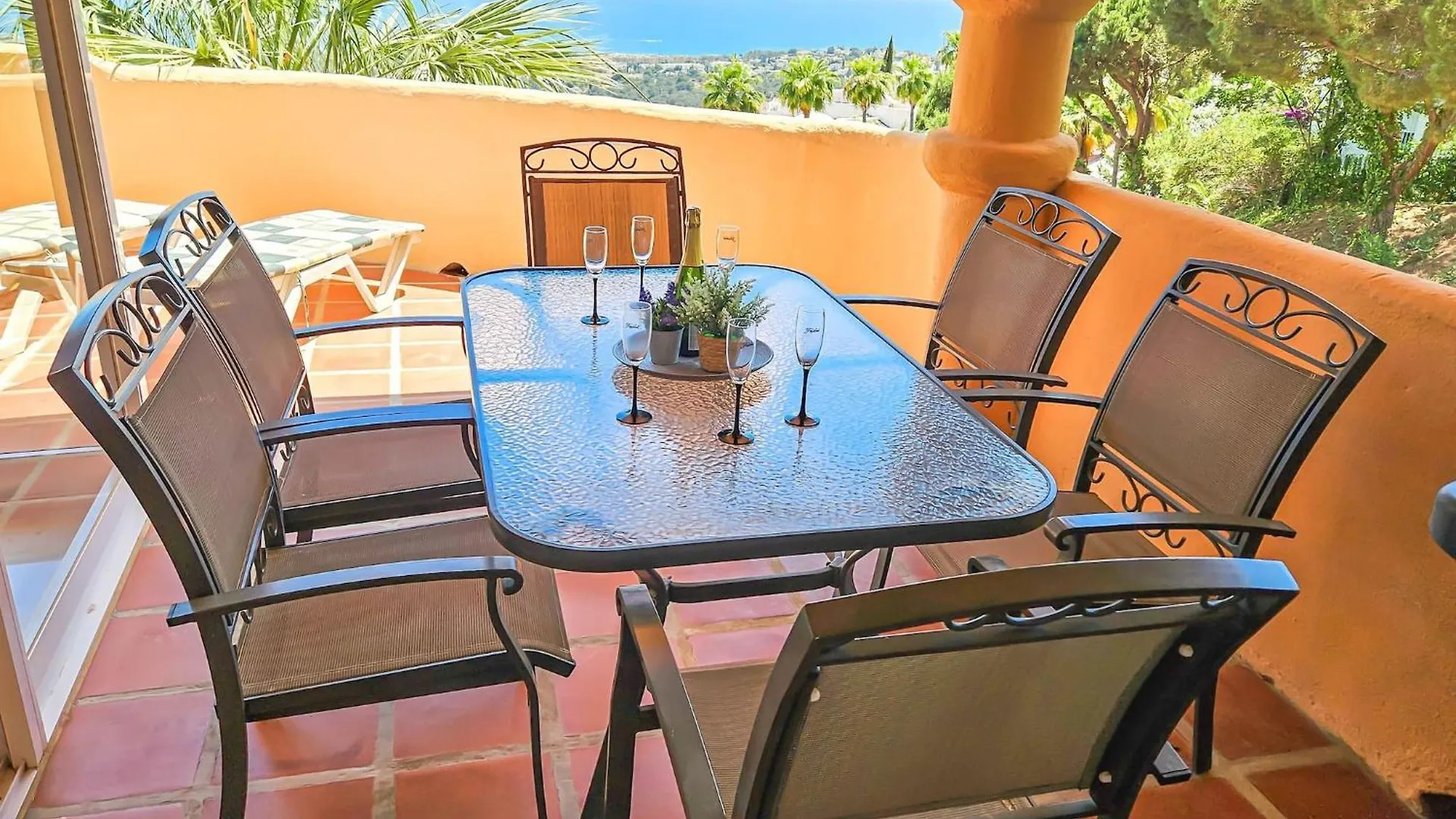 מיחאס קוסטה 3 Bedroom Penthouse Apartment In Calahonda ספרד