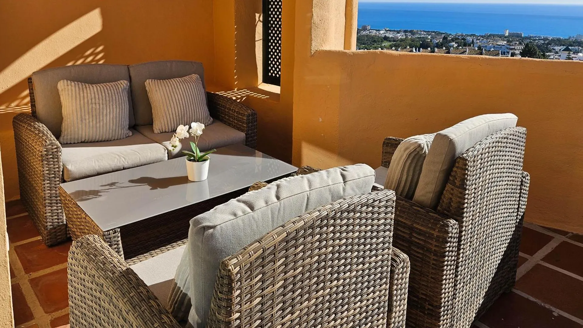 מיחאס קוסטה 3 Bedroom Penthouse Apartment In Calahonda מיחאס קוסטה