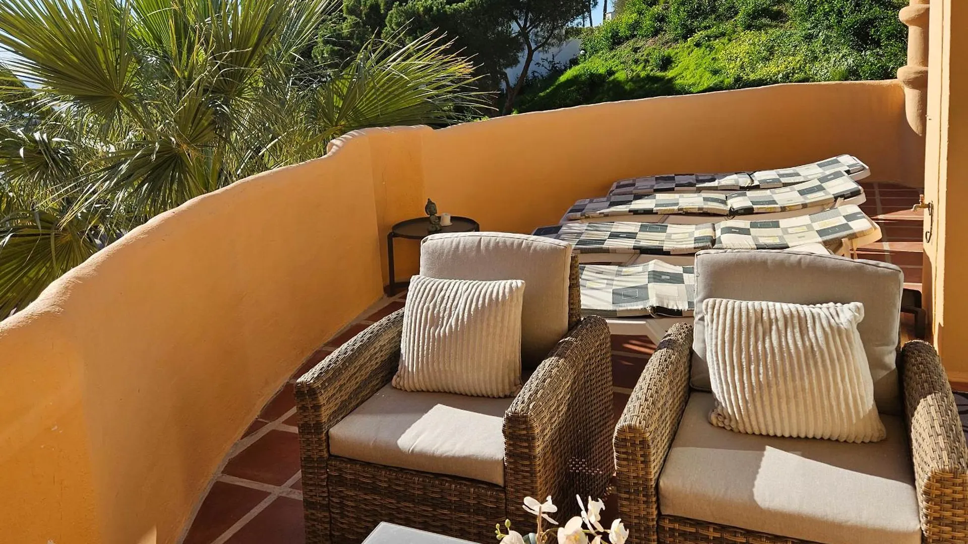 3 Bedroom Penthouse Apartment In Calahonda 밀야스코스타 0*,  스페인