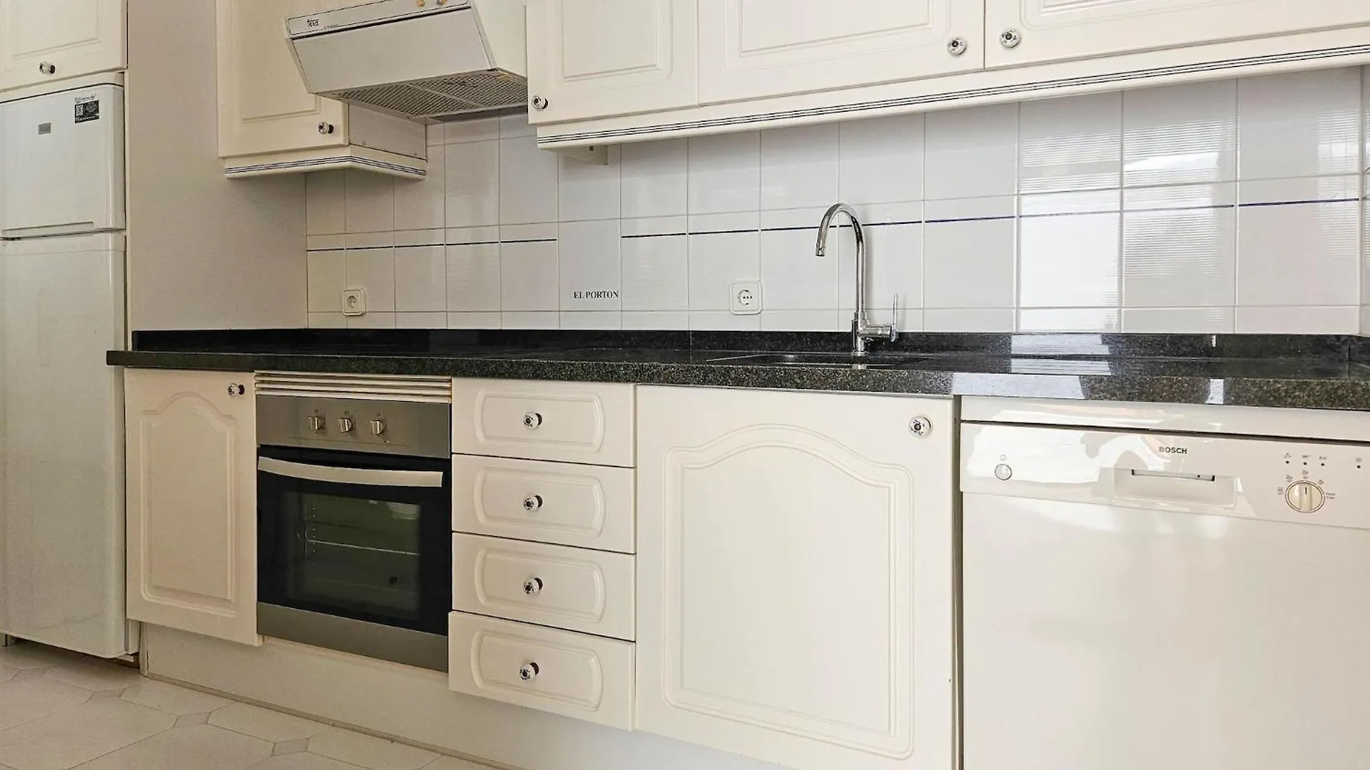 3 Bedroom Penthouse Apartment In Calahonda 밀야스코스타 0*,