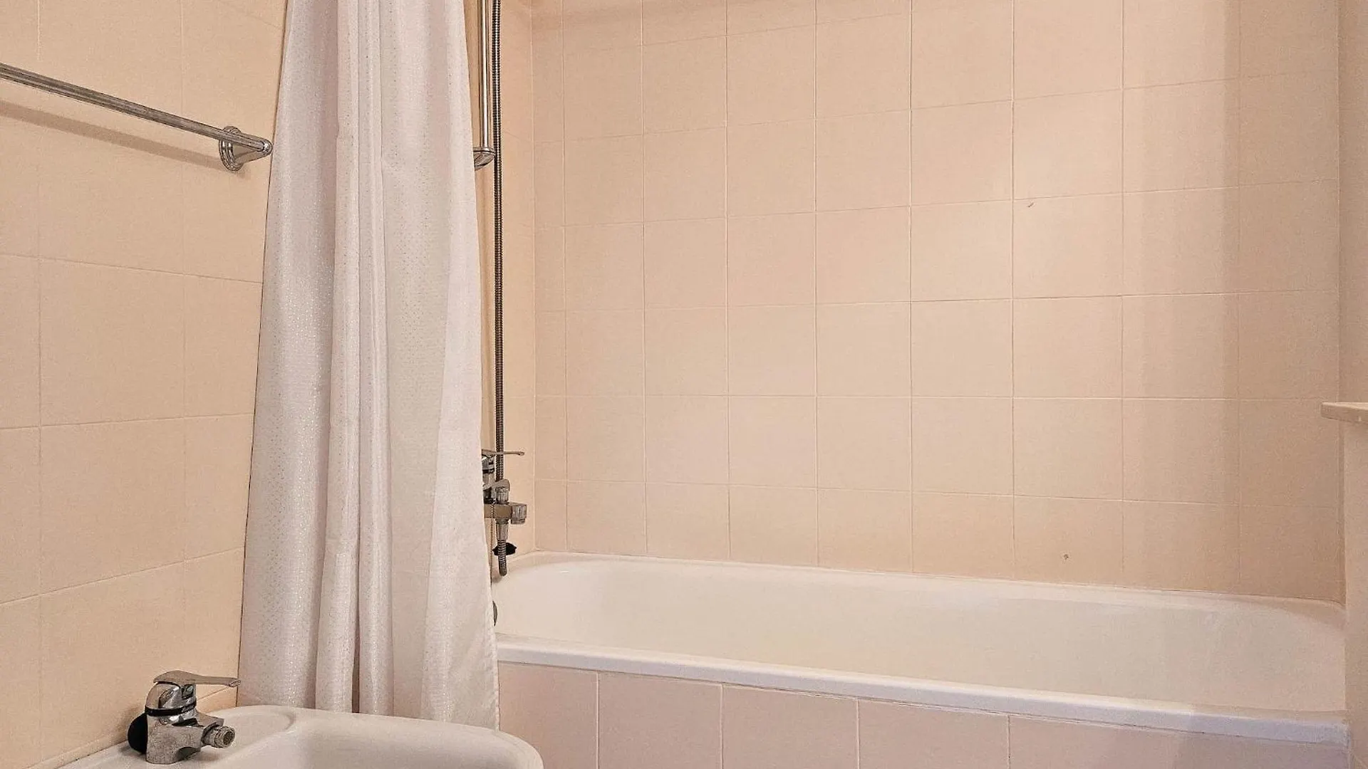 3 Bedroom Penthouse Apartment In Calahonda 밀야스코스타