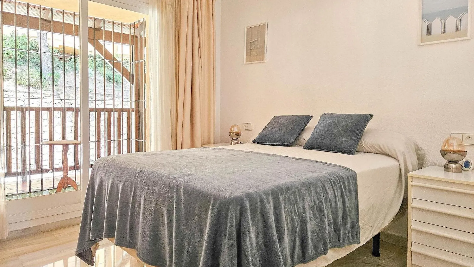 3 Bedroom Penthouse Apartment In Calahonda 밀야스코스타 0*,  스페인