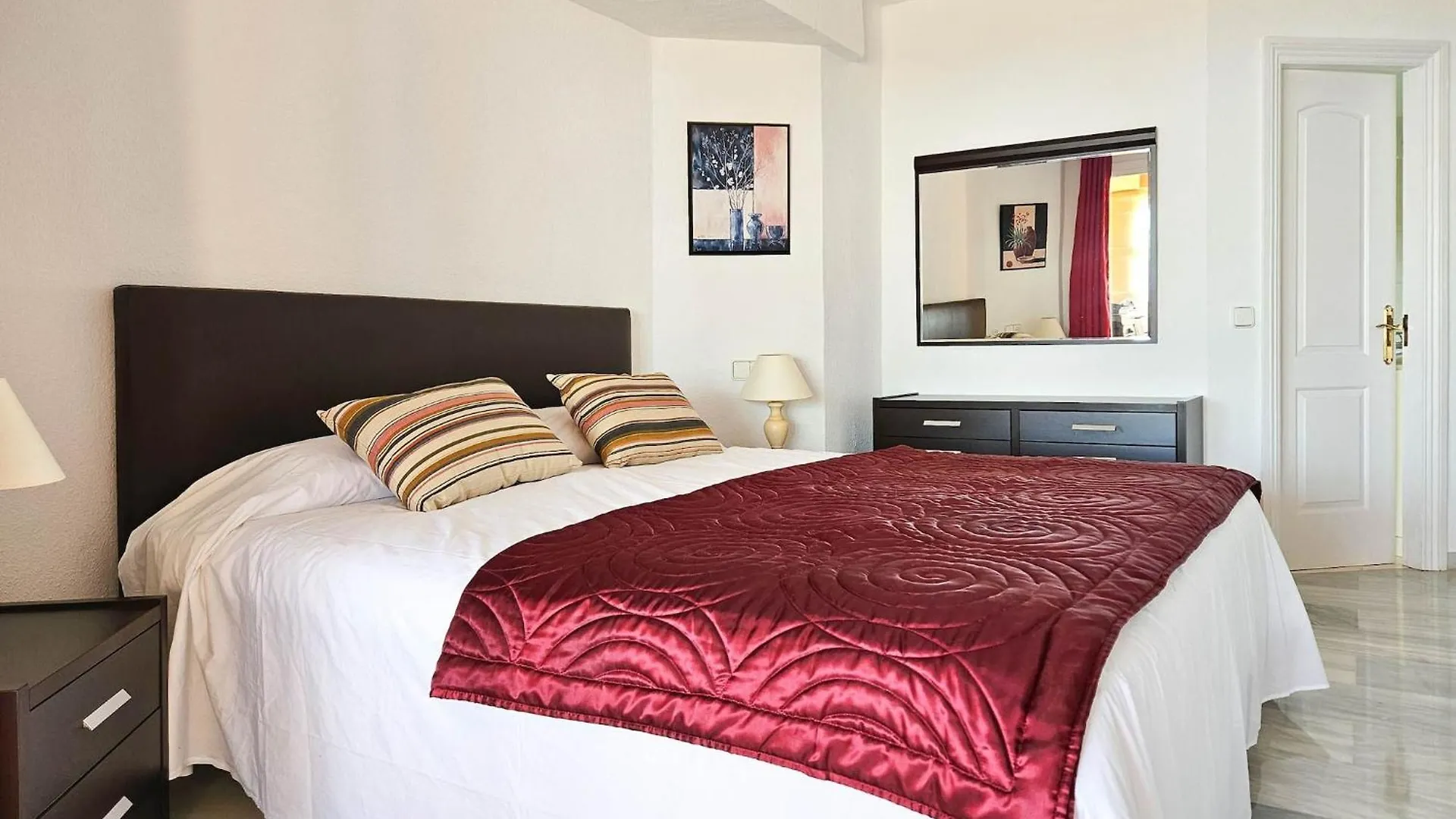 3 Bedroom Penthouse Apartment In Calahonda 밀야스코스타