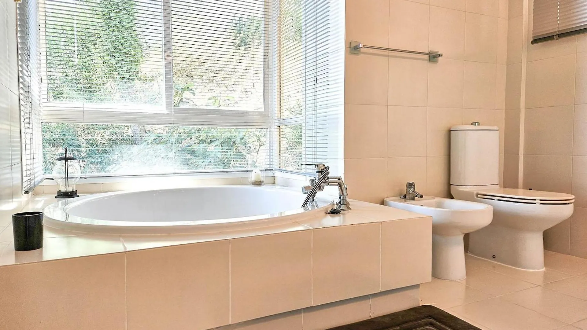 3 Bedroom Penthouse Apartment In Calahonda 밀야스코스타
